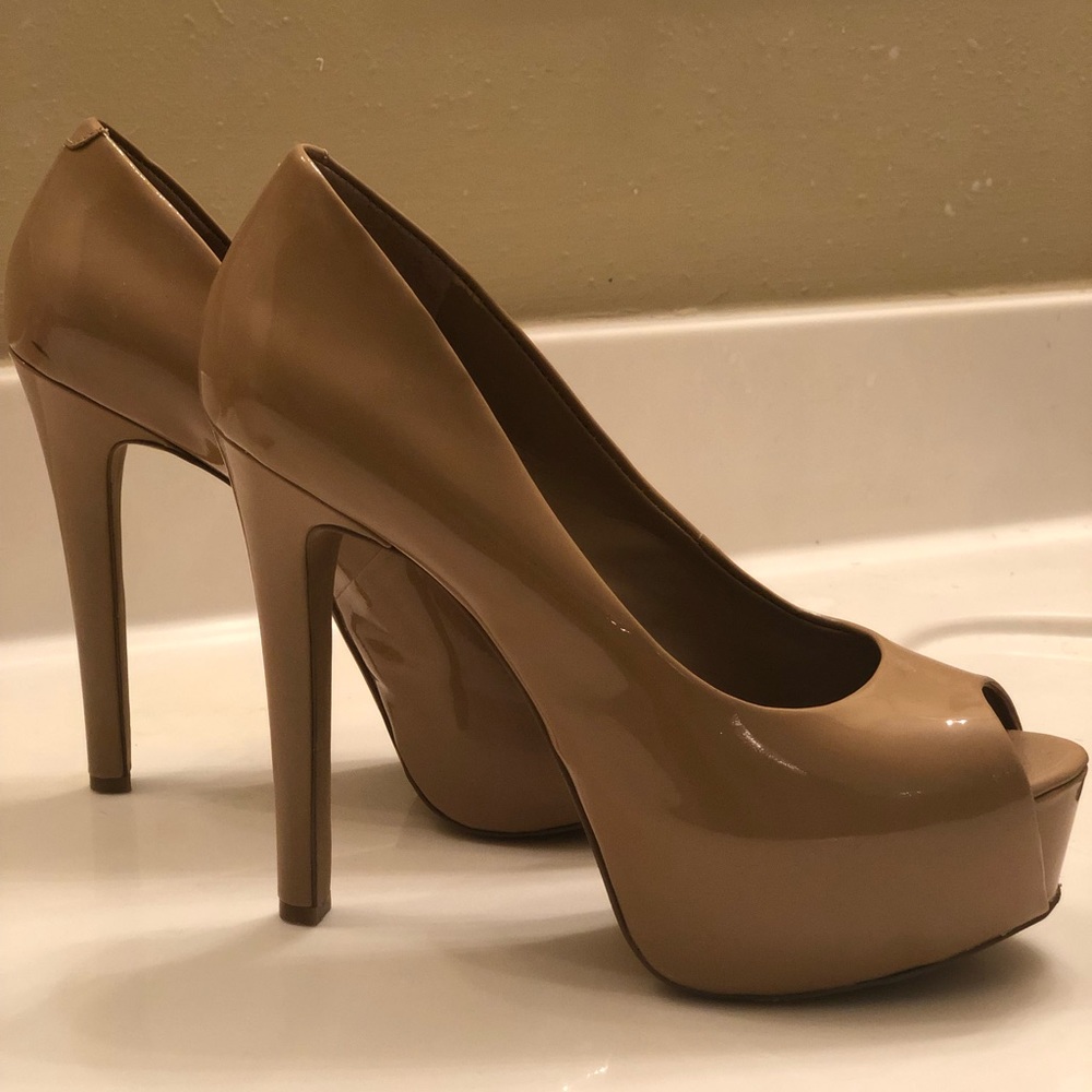 Jessica Simpson pumps